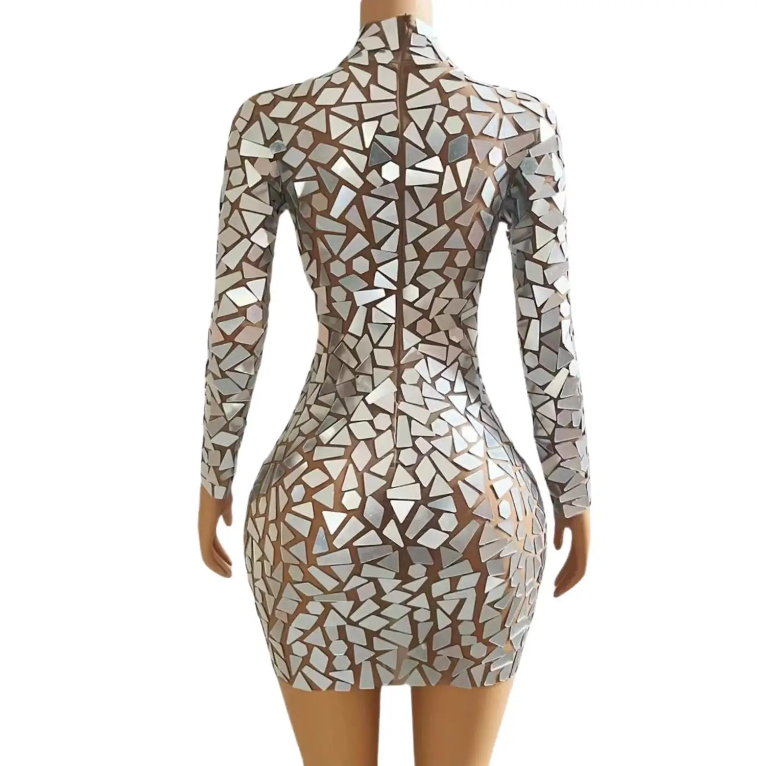 Рисунок 3 - Блестящее Серебряное платье с вырезами