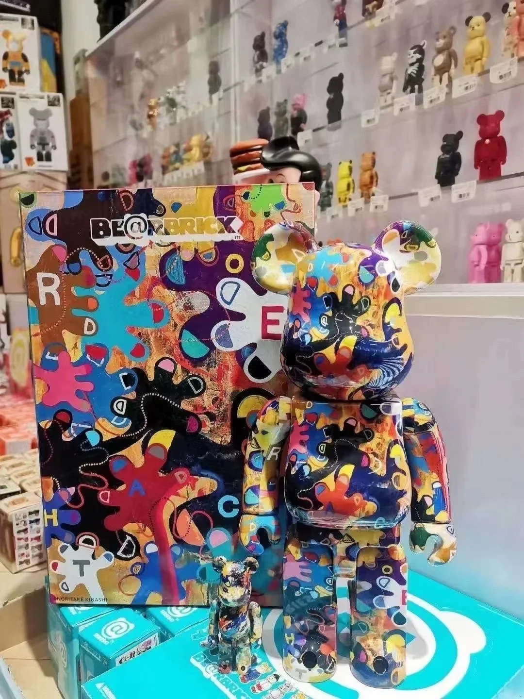 

Fashion Violent Bear Series Decoration 28CM Resin Violent Bear Office, Bedroom, Living Room, High end Decoration Bear Brick