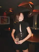Ensemble en mousseline de style rétro français Guz pour femmes, avec col en ruban, haut à découpes et boutons, taille cintrée, et petites manches volantées, jupe plissée à queue de poisson, ensemble en deux pièces, haut en mousseline transparent avec rubans. 6