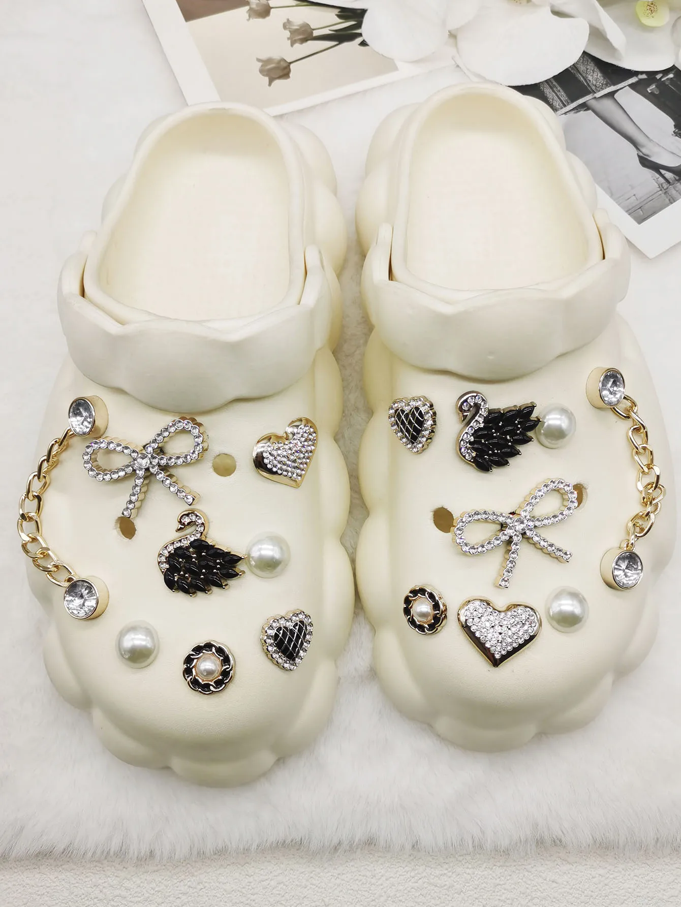 16 Stück Harz-Schuh-Charms mit Goldener Schleife und Herz, DIY-Zubehör, Strass-Schwan-Schuhschnallen, Dekorationen, Blumenketten-Schuhclips – Detail 2