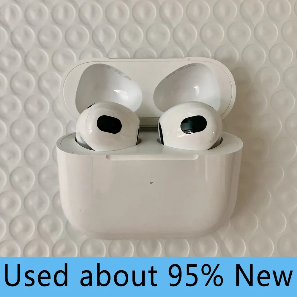 Беспроводная Bluetooth-гарнитура Apple AirPods 3 б/у с зарядным чехлом |