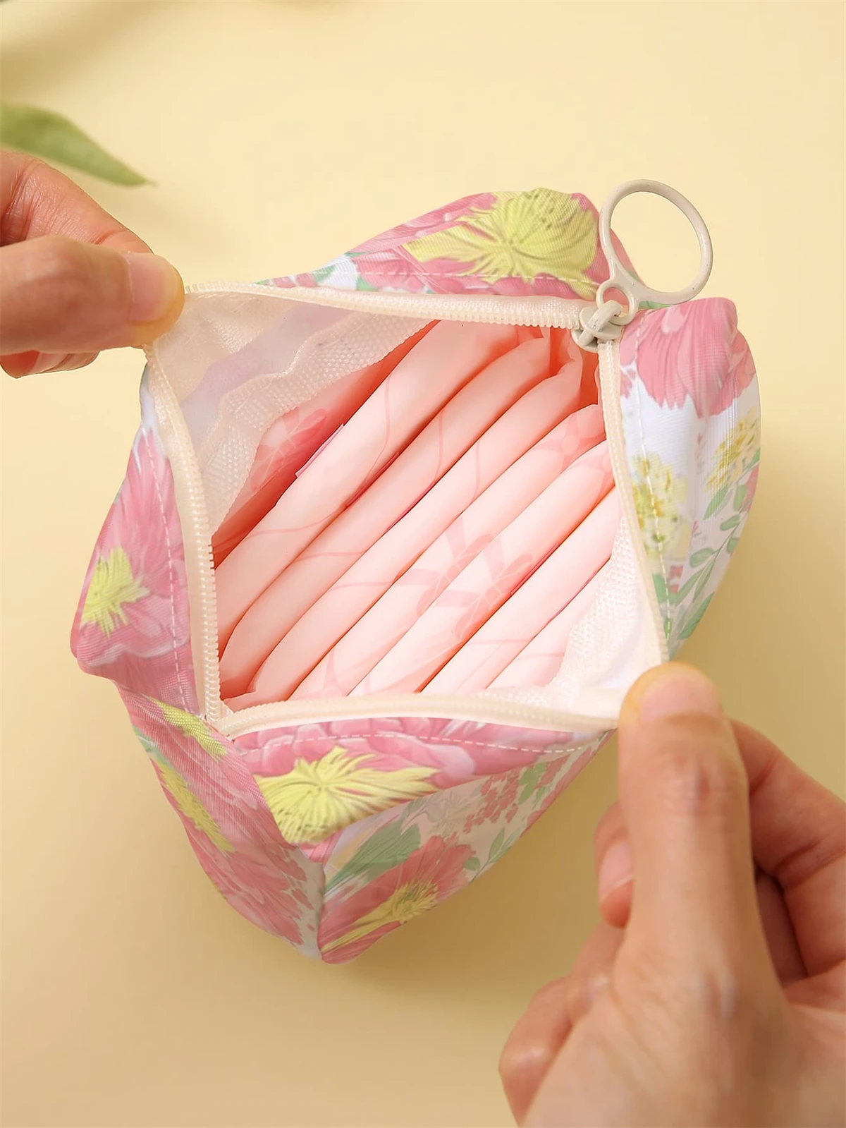 Floral pattern printed sanitary napkin storage bag, women's lightweight tissue bag, sanitary tissue bag