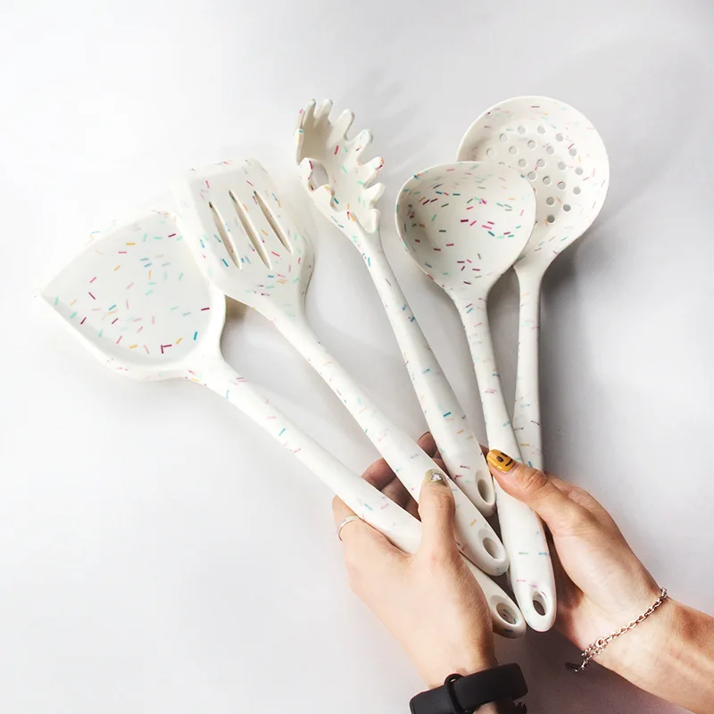 Kitchen Tools Non-stick Spatula Silicone Shovel Heat Resistant Cooking Ladel Colander Spoons Gadgets kitchen utensils