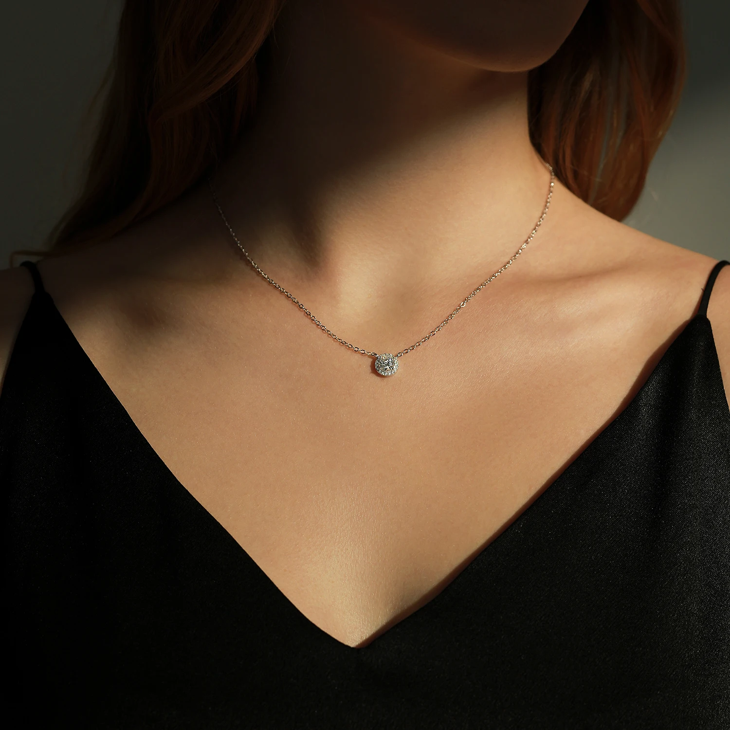 0.8 Carat D Color Classic Halo Moissanite Pendant Necklace 925 Sterling Silver Lab Diamond Wedding Jewelry For Women silver pendant necklace