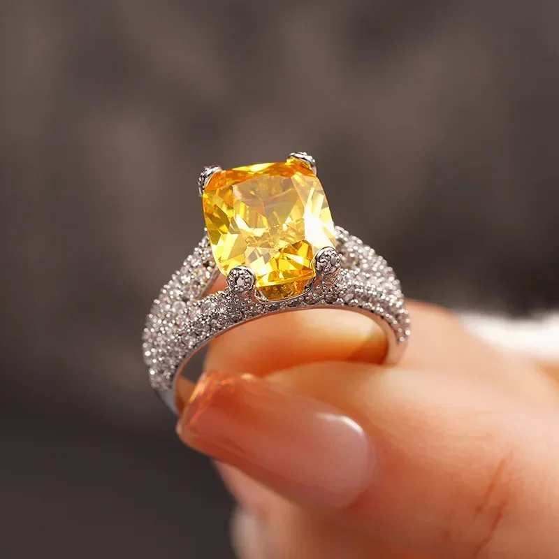 2026 New Geometric Luxury Ring with European and American Style, Dense Set Round Zircon, Elegant Noble Yellow 4