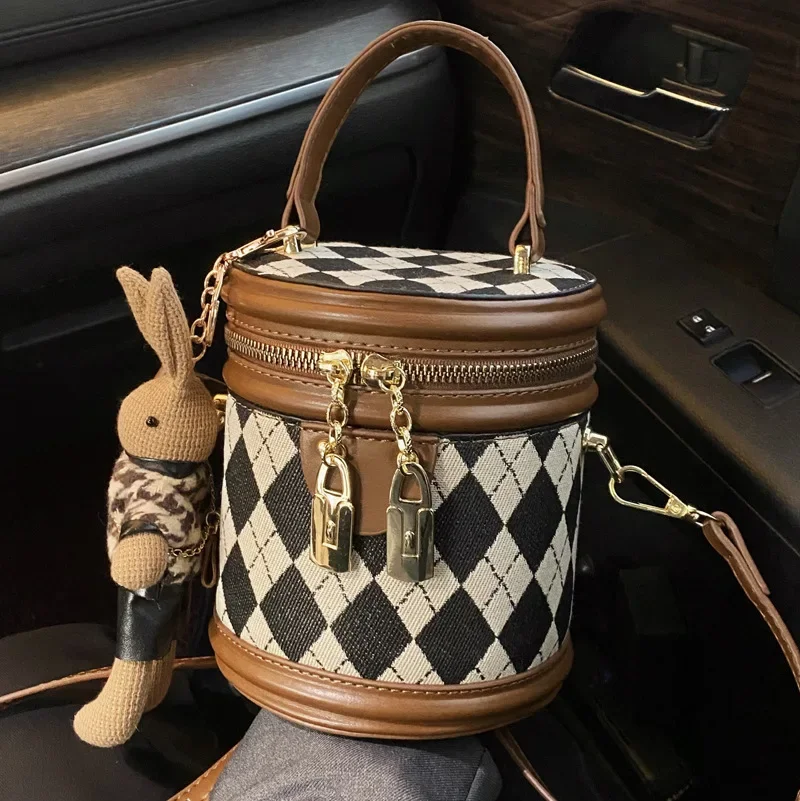 Popular Small for Women 2024 Spring New Fashion Special-Interest Messenger Texture Rhombus Portable Bucket Bag