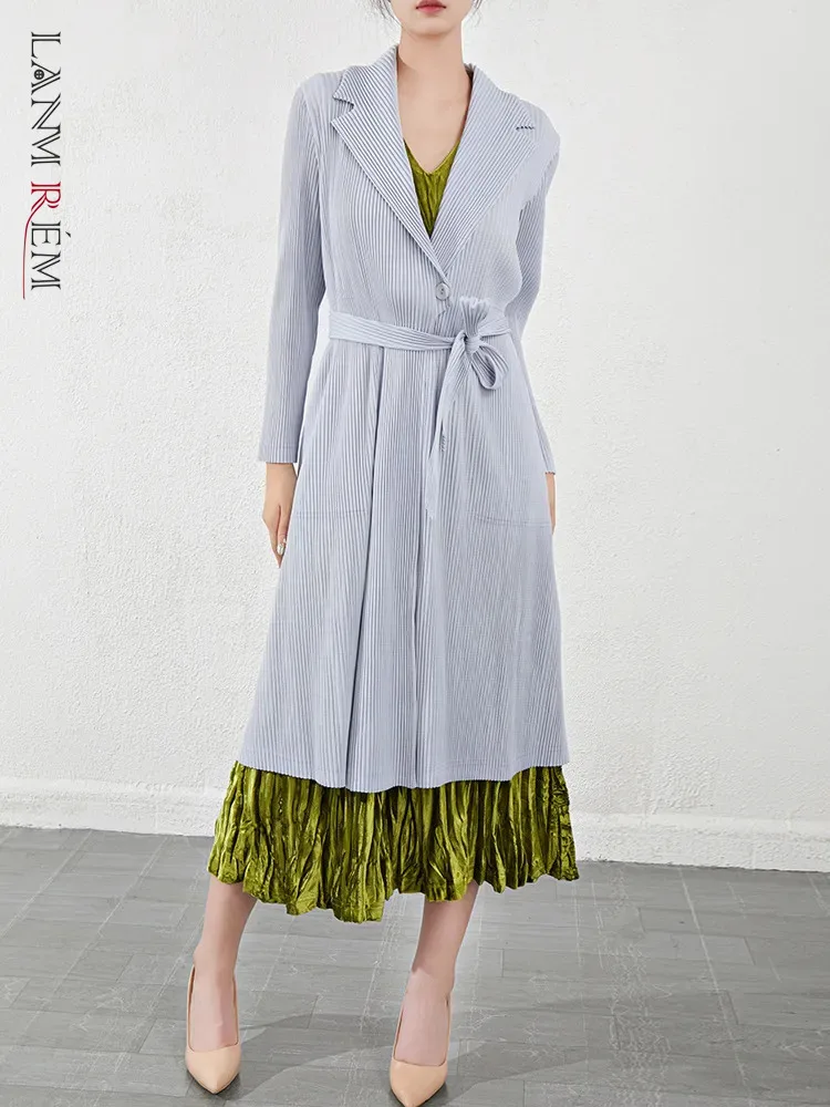 

LANMREM Women Pleated Mid Length Trench Fashion Lapel Belt Gathered Waist Solid Color Windbreaker 2023 Autumn New 2AA3237