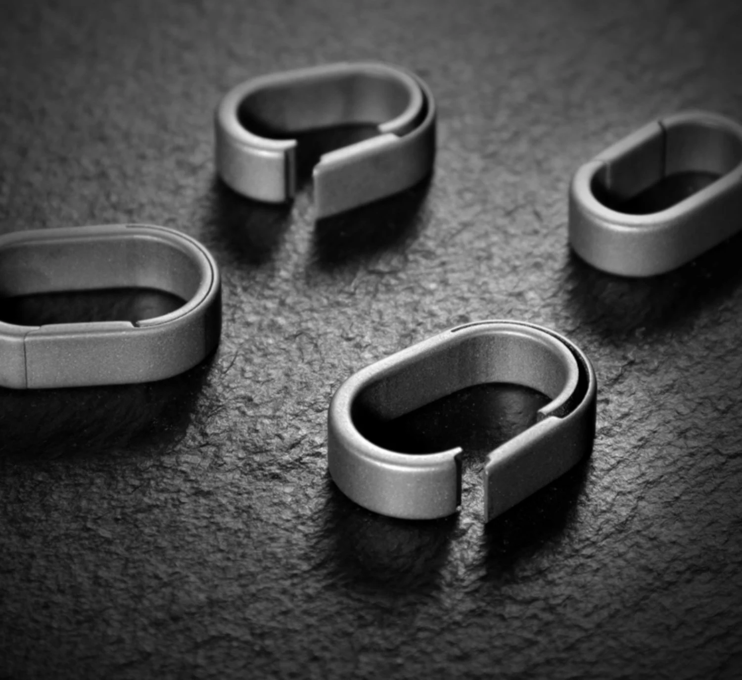 Schnellverschluss-Karabiner-Schlüsselanhänger aus Titanlegierung, schwarze PVD-Beschichtung, langlebiger kompakter Schlüsselanhänger für Autoschlüssel und EDC-Zubehör – Detail 6