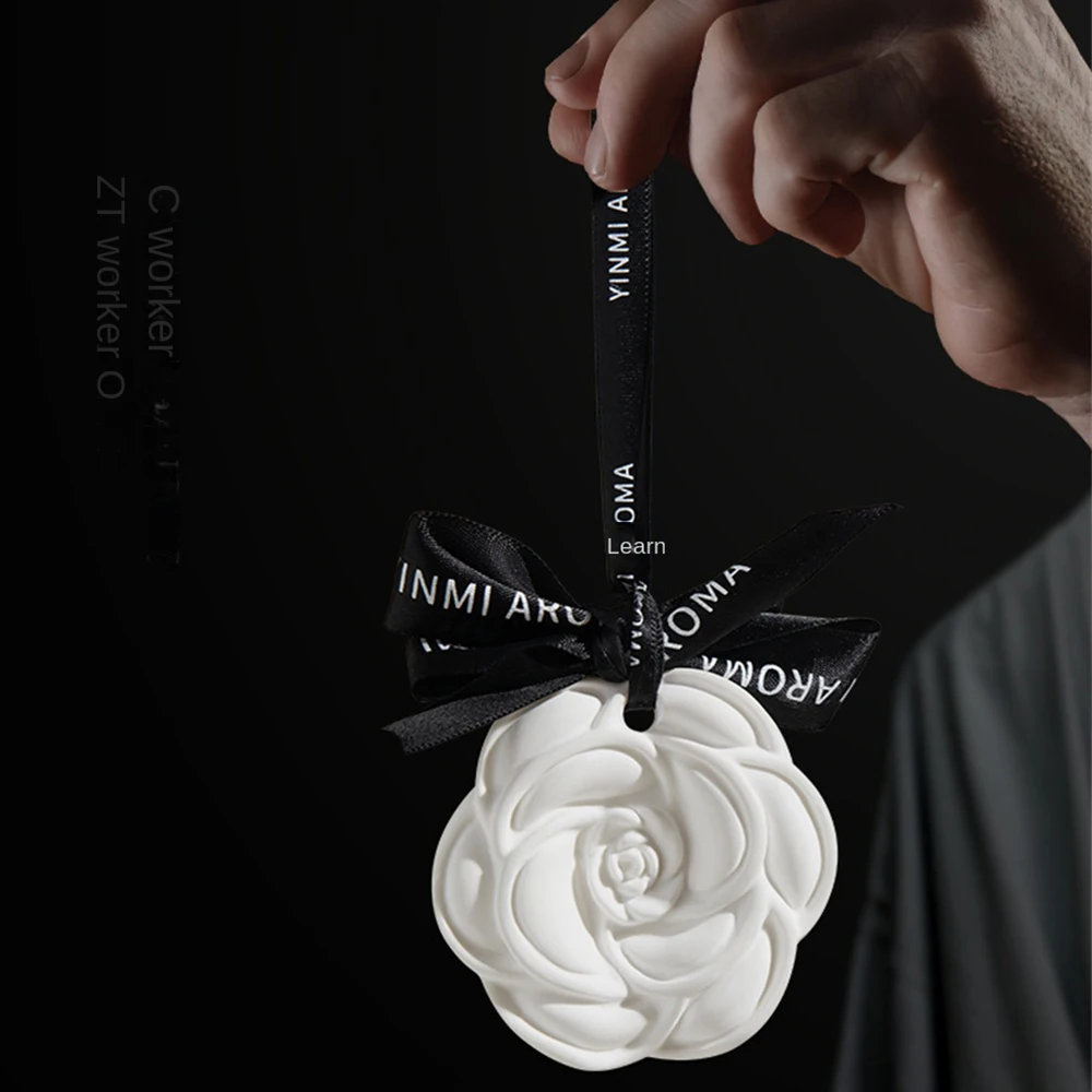 2/1pcs Solid Aromatherapy Hang Ornaments Camellia Aromatherapy Gypsum Wax Tablets Wardrobe Deodorant Car Pendant Home Fragrance