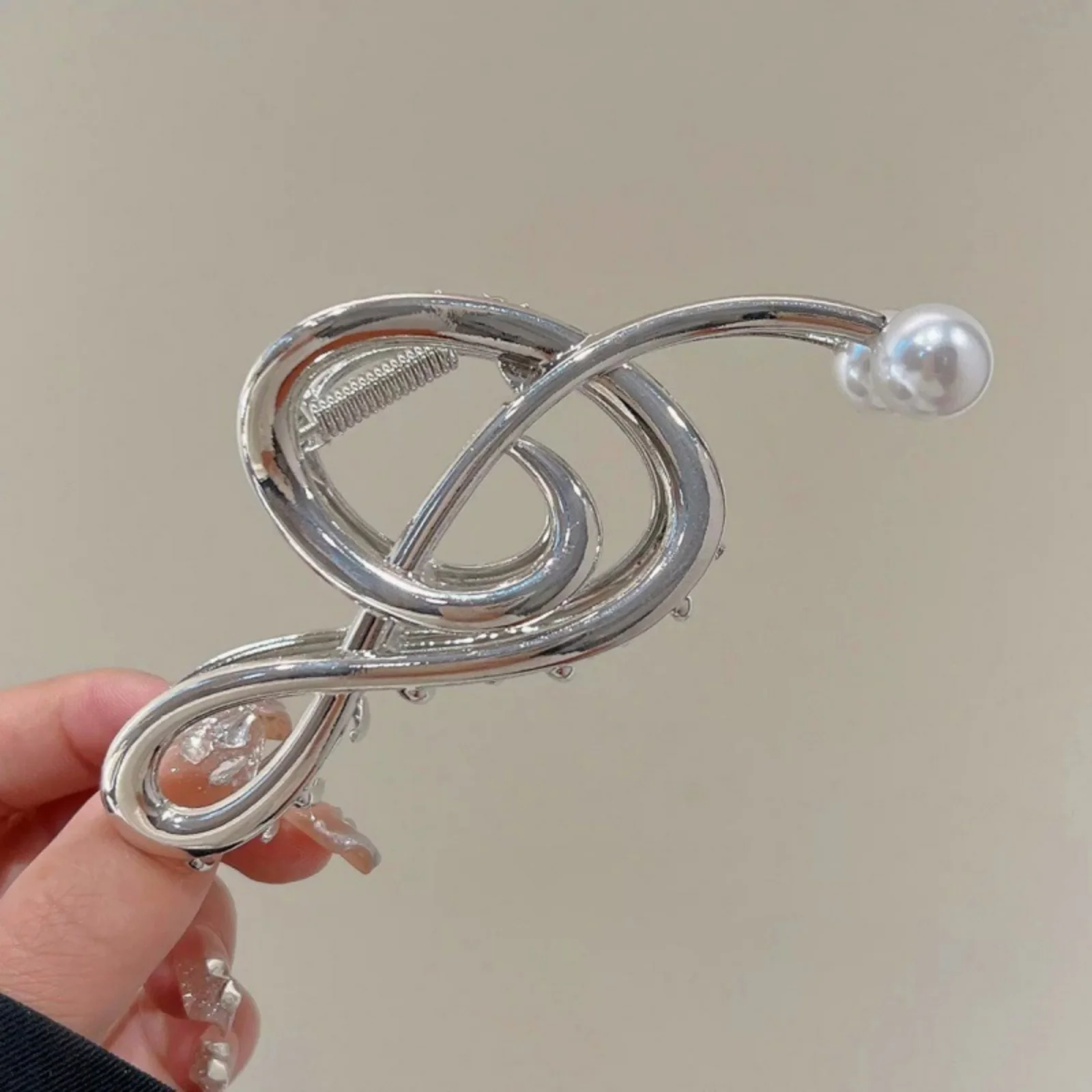 1 Stück Violinschlüssel-Haarspangen mit Perlen, Metall-Haarschmuck mit Musiknoten, modische Haarklammern für schicke Damen-Looks – Detail 3