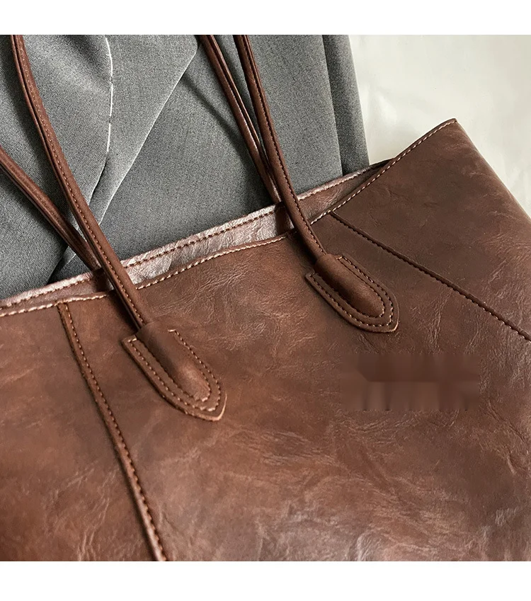 2024 niche design tote new high-end commuting women's large capacity shoulder bag trend_voghion.com