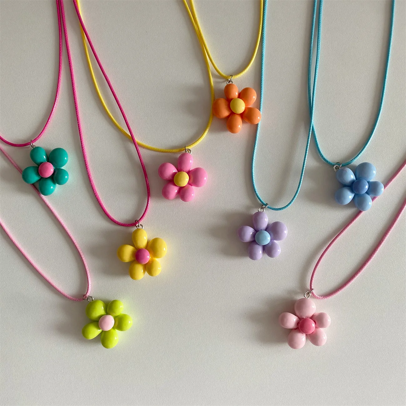 LATS Sweet Colorful Flower Pendant Necklace for Women Girl Floral Design Rope Chain Chokers Fashion Jewelry Gift