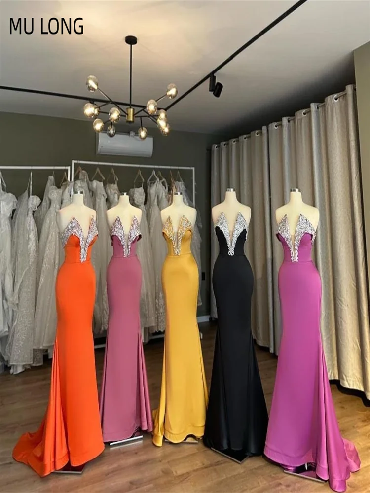 Vestidos de longitud completa con cuello alto y abertura Pavo real