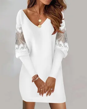 Mini abito elegante Abito longuette a maniche lunghe da donna Autunno e inverno Abiti bianchi casual con scollo a V alla moda in pizzo con ritaglio sfocato