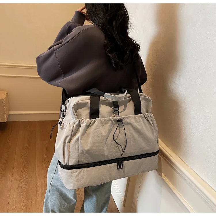 Large Travel Bag - Spacious, Lightweight & Durable. with Adjustable Strap & Pockets. Perfect for Travel & Commute Сумка Женская