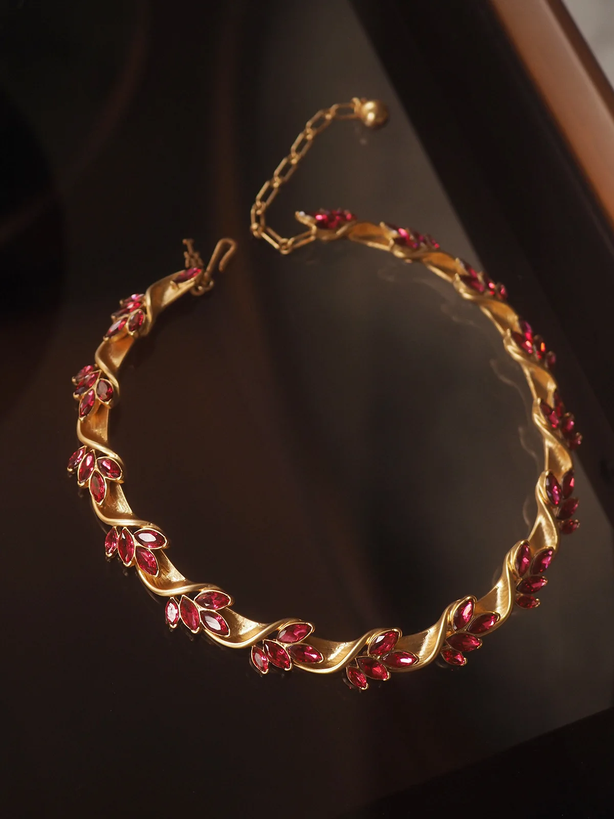 

New ruby court style vintage vintage necklace earrings