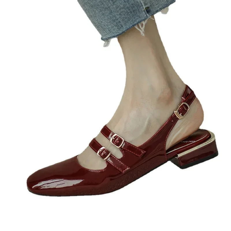 صنادل ماري جينس من الجلد اللامع للنساء ، مسطح بإبز...