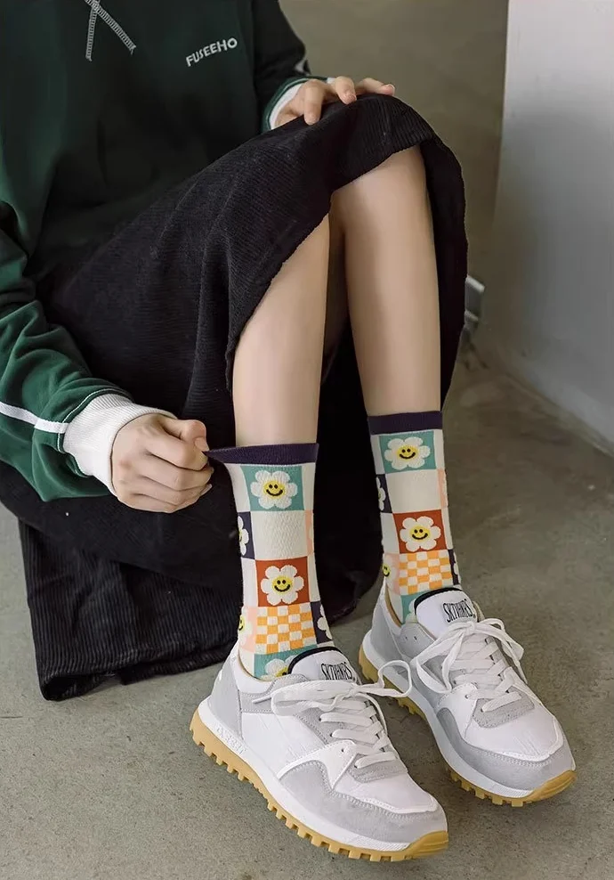 1/3/5 Paar Socken mit Sonnenblumen-Aufdruck für Damen, mittellang, französischer Stil, niedlich, adrette, lässig, modisch, für alle Jahreszeiten, Alltagskleidung, EU 35–40, US 5–8 – Detail 4