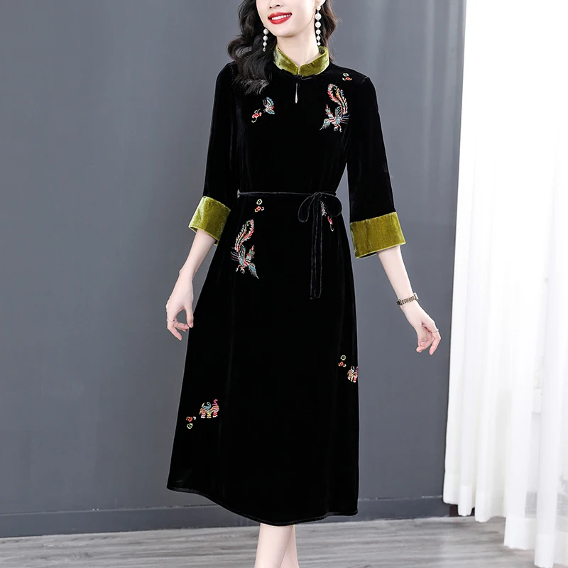 

Autumn Women 2024 Casual Loose Velvet Embroidery Dress Vintage O-Neck Long Party Dress Ruffles Vestidos Black Party Dress