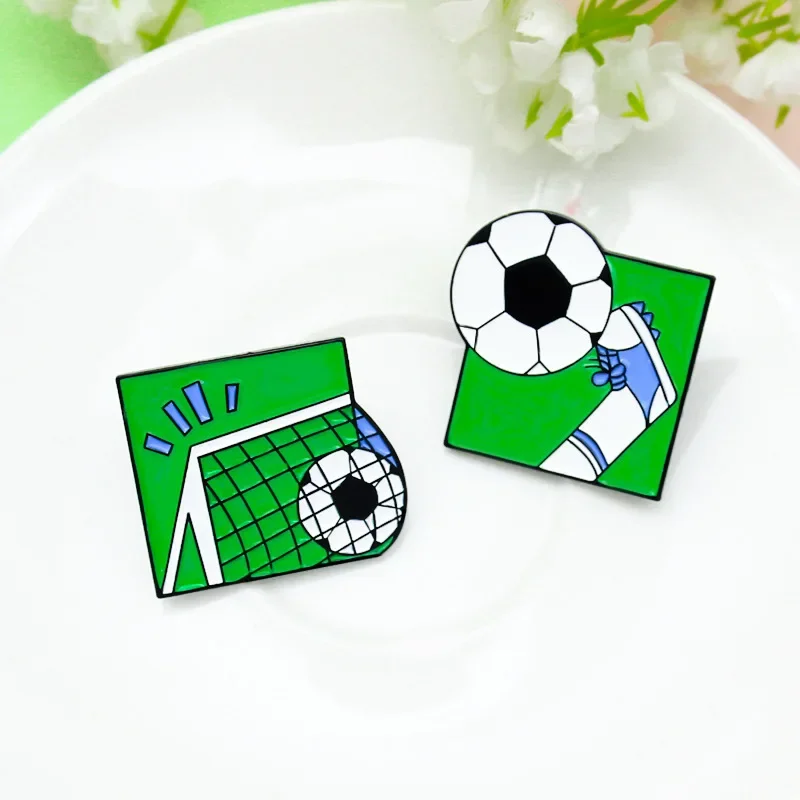Cartoon-Fußballstar-Emaille-Broschen, Anstecknadeln, Nummer 7-Spieler-Action, kreatives Fußballverein-Abzeichen, Schmuck, Geschenk für Freunde, Fans – Detail 24