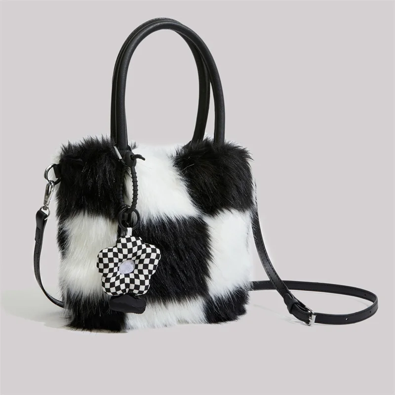 New High Quality Plush Handbag Women's Faux Fur Trend Shoulder Bag Stylish Black And White Checkered Design Plush Handbag