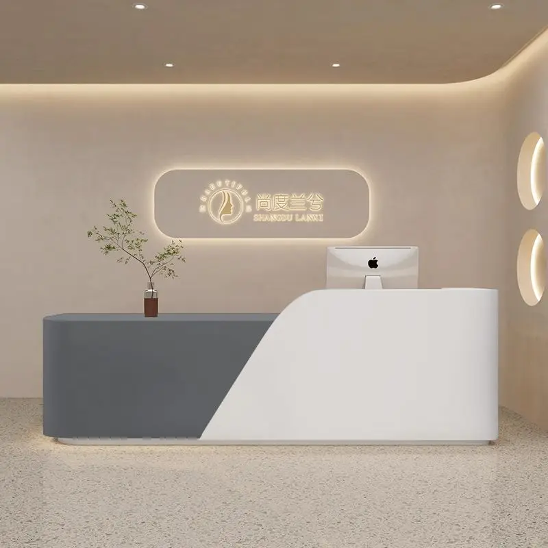 Рисунок 5 - Подиум магазин стойка регистрации