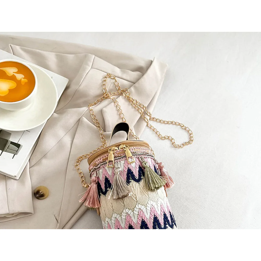 Kleine, zylindrische Handtasche im ethnischen Stil für Damen im neuen Trend 2024, Umhängetasche mit Quaste, personalisierte Tasche_voghion.com