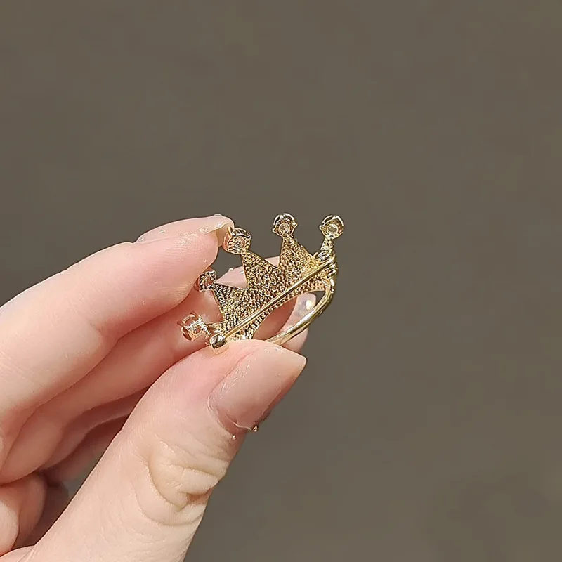 thumbnail image 2 of Rhinestone CROWN TRIFARI Brooch Pin In Gold Tone Royal Crown Lapel Pin... 2 of 12