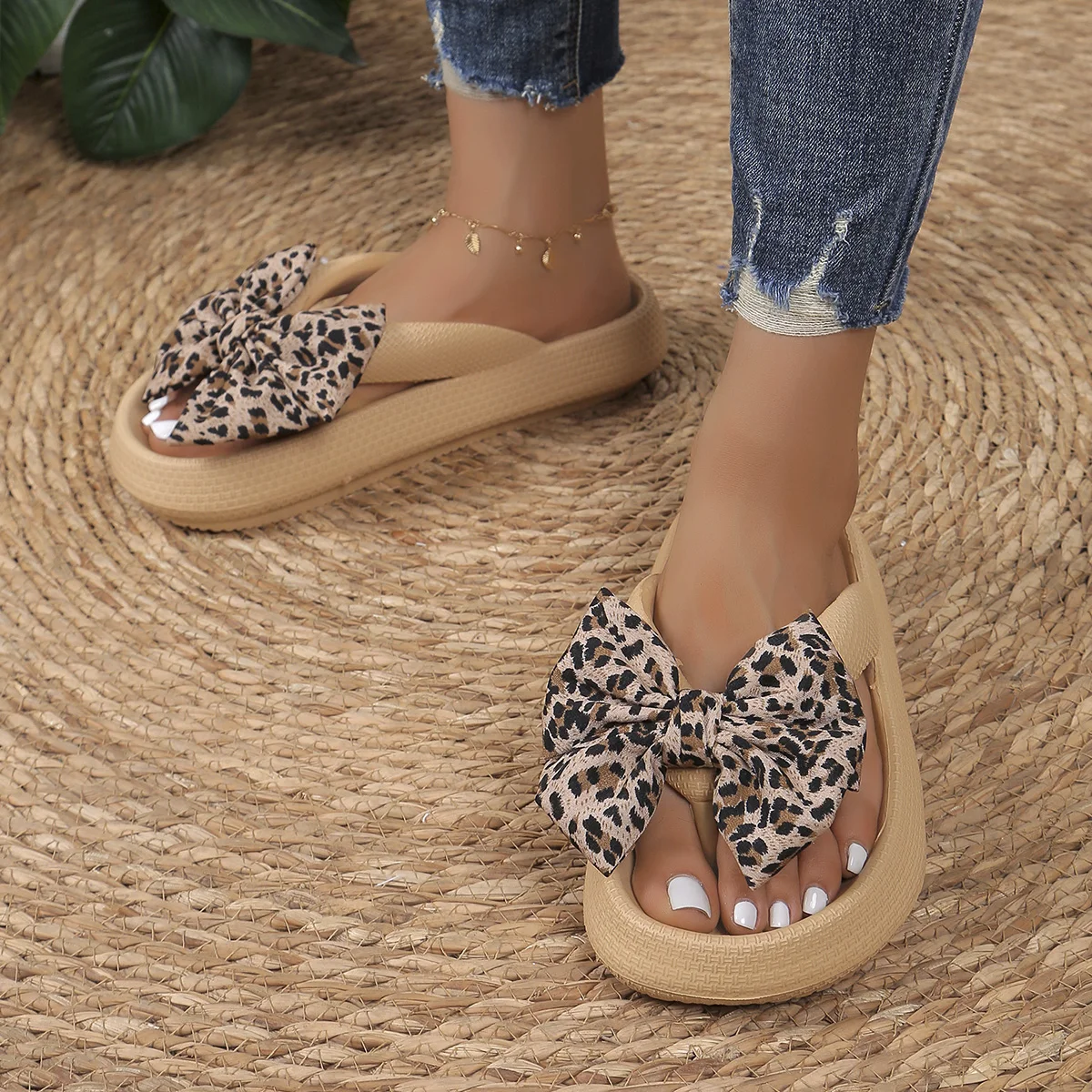 Summer Women Comfort Flip-Flop Leopard Bow Soft Thick-Soled Cloud Slippers Travel Vacation Beach Shoes New Women Sandals 4