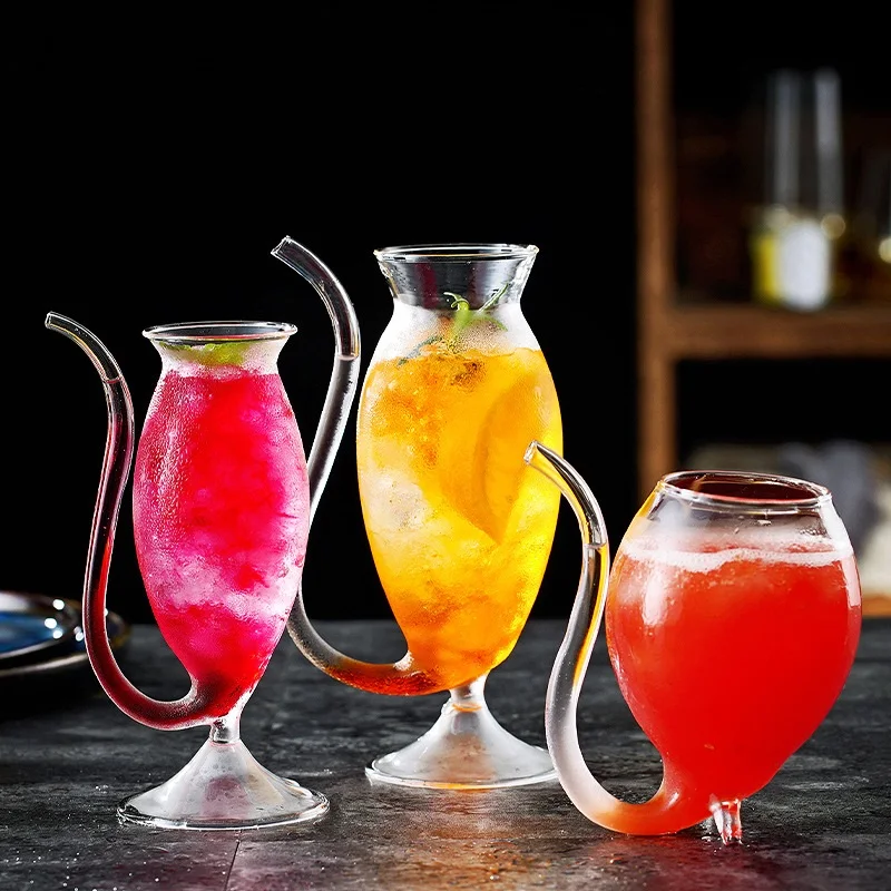 Creative Clear Cocktail Glasses Cup with Build-in Spiral Straw Bar Vampire Cocktail Glass Nordic Juice Coffee Glass with Straw