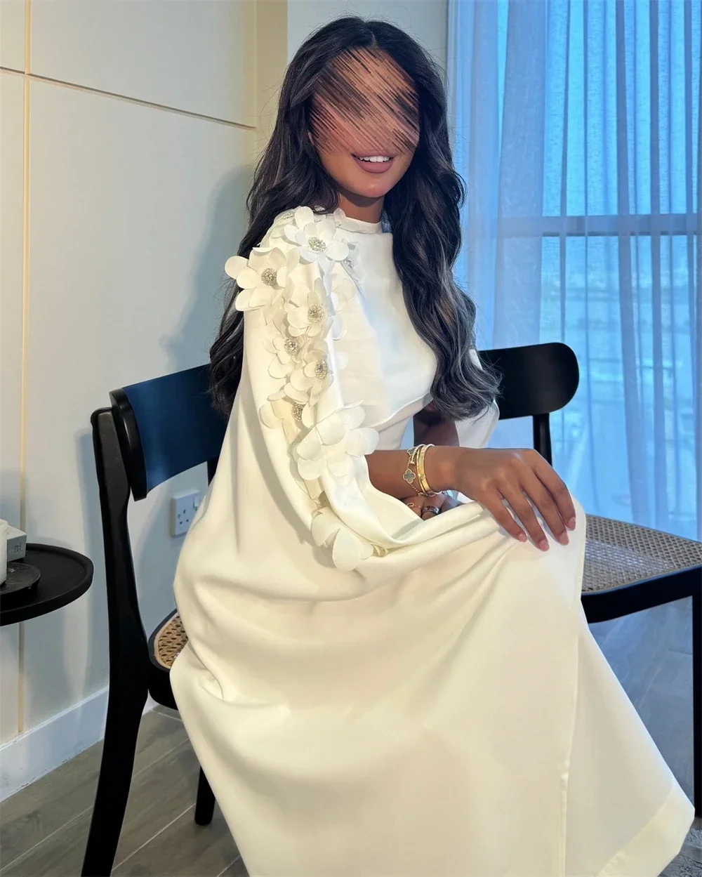 فستان ابيض فخم مع كارديقان