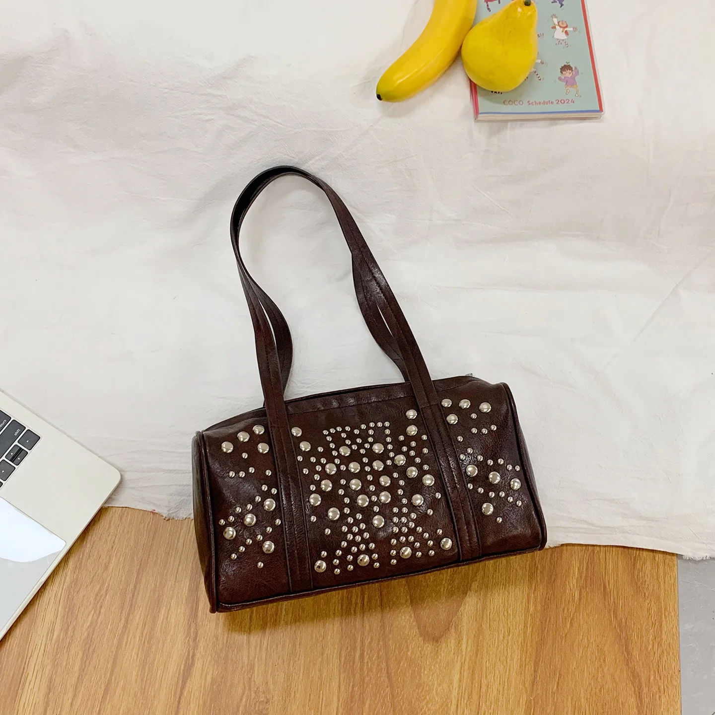 New Large-capacity Retro Commuter Handbag, Super Fire Niche Shoulder Bag, High-end Underarm Rivet Bag for Women Bags for Women