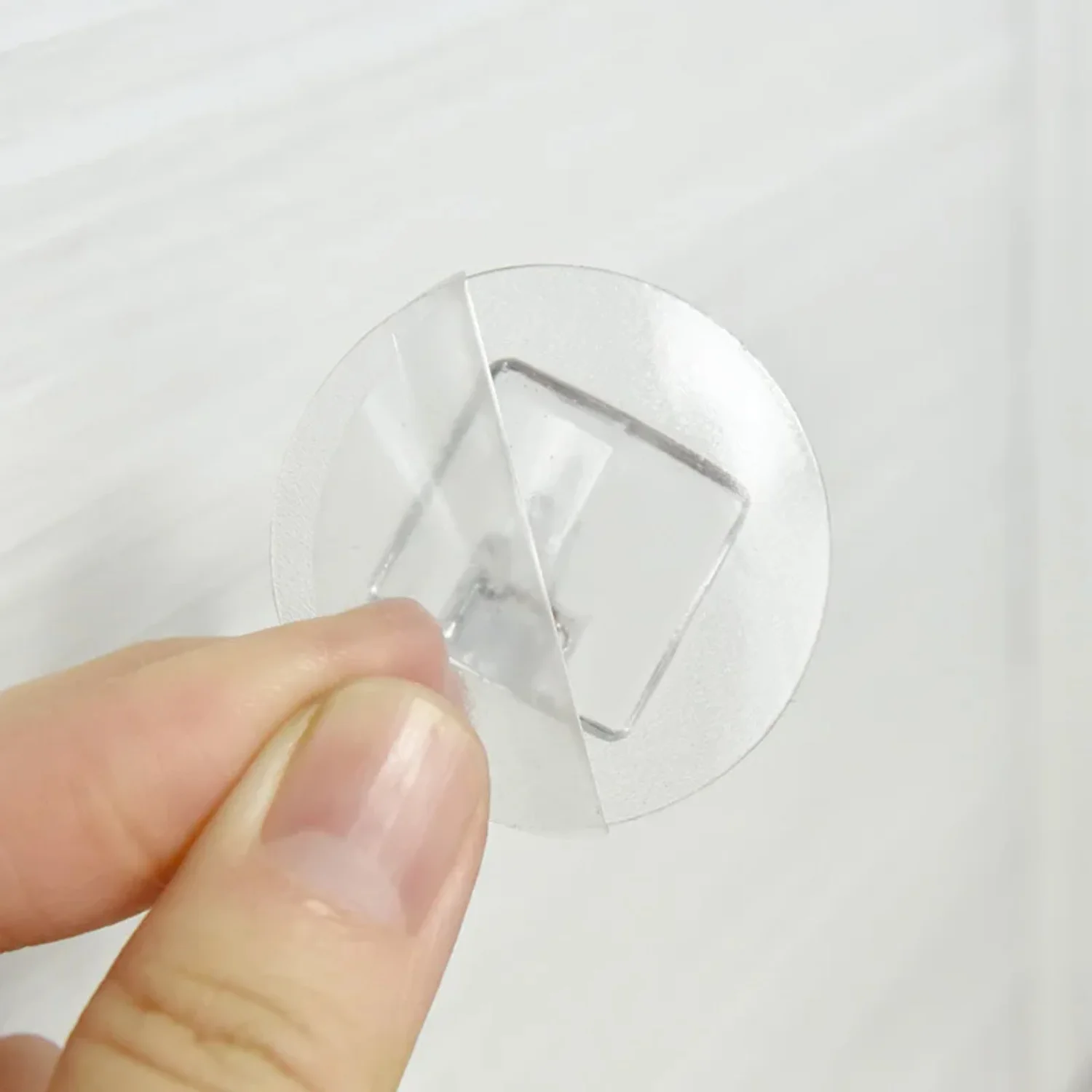 Transparent Plastic Wall Hanging , Bathroom And Office Traceless Scratch-free Waterproof Adhesive