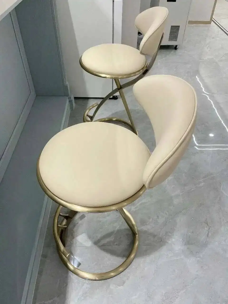 Designer Light Luxury Bar Chairs Italian High Stool Home Stainless Steel Cafe Kitchen Backrest Bar Chair Creative Bar Furniture