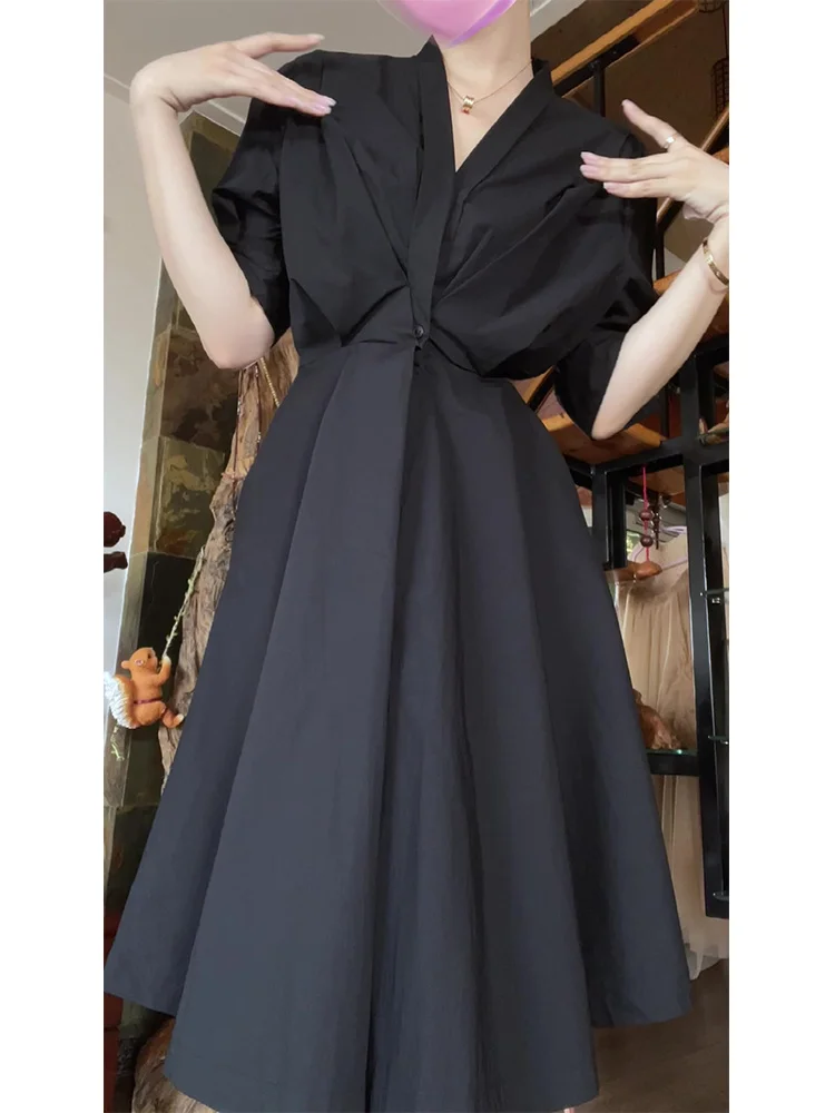 

French high-class black shirt dress for women in summer 2023 Hepburn style waist closing temperament Little black dress