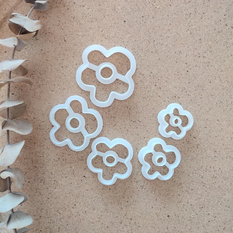 Description Picture 3 of itemFlower Soft Pottery Earrings Polymer Clay Cutter Hollow Geometric Pattern Mold DIY Ceramic Earrings Jewelry Pendants Clay Tools