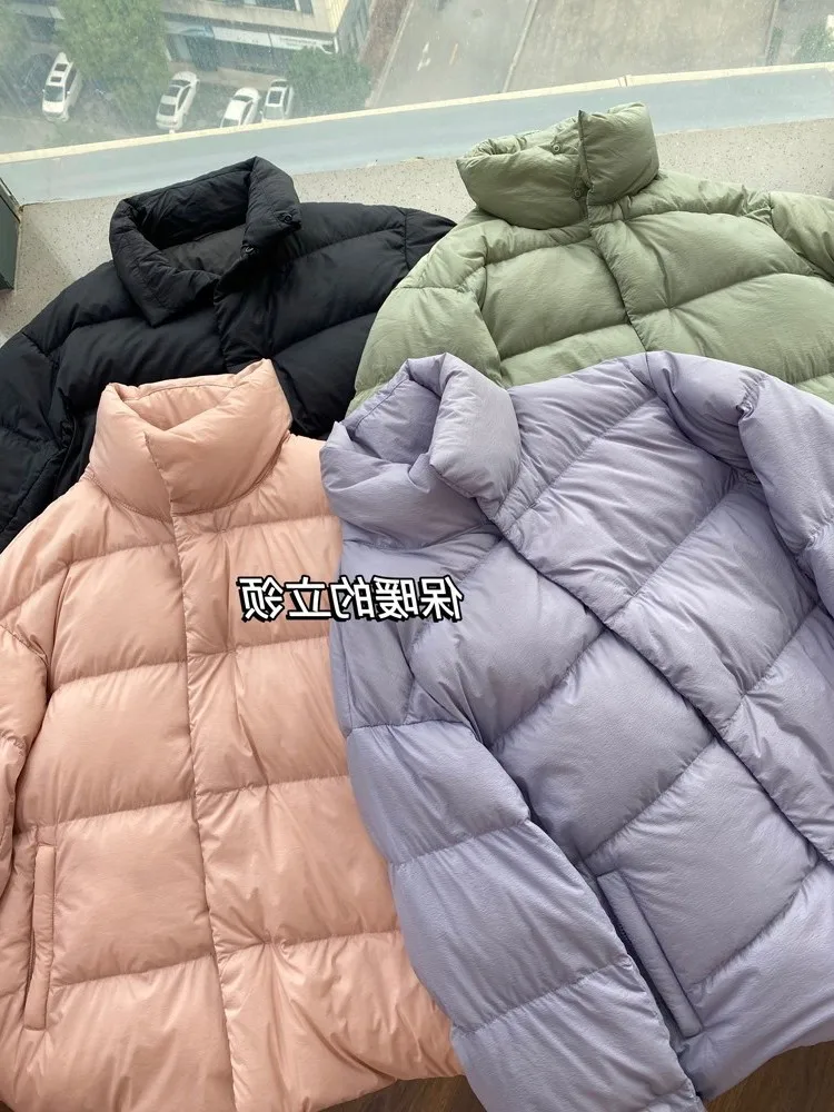 

Женская короткая куртка на белом утином пуху, теплая светильник куртка карамельных цветов с воротником-стойкой