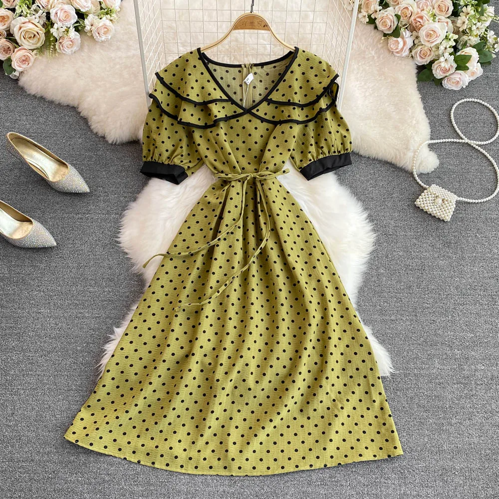 

Hepburn style doll collar polka dot dress 2022 summer new retro waist was thin puff sleeves a word large swing dress