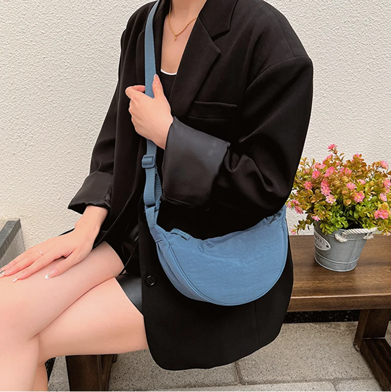 Рисунок 2 - Повседневная нейлоновая сумка-хобо для женщин