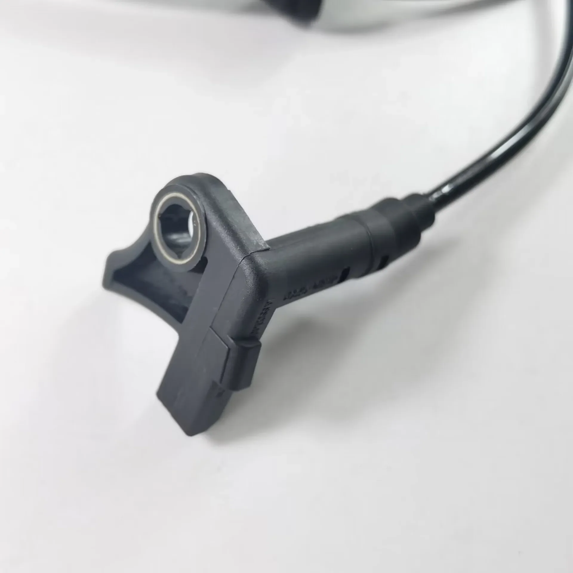 9811802580 New Black Front ABS Speed Sensor for Peugeot 307 308 408 Citroen C4L ABS Sensor