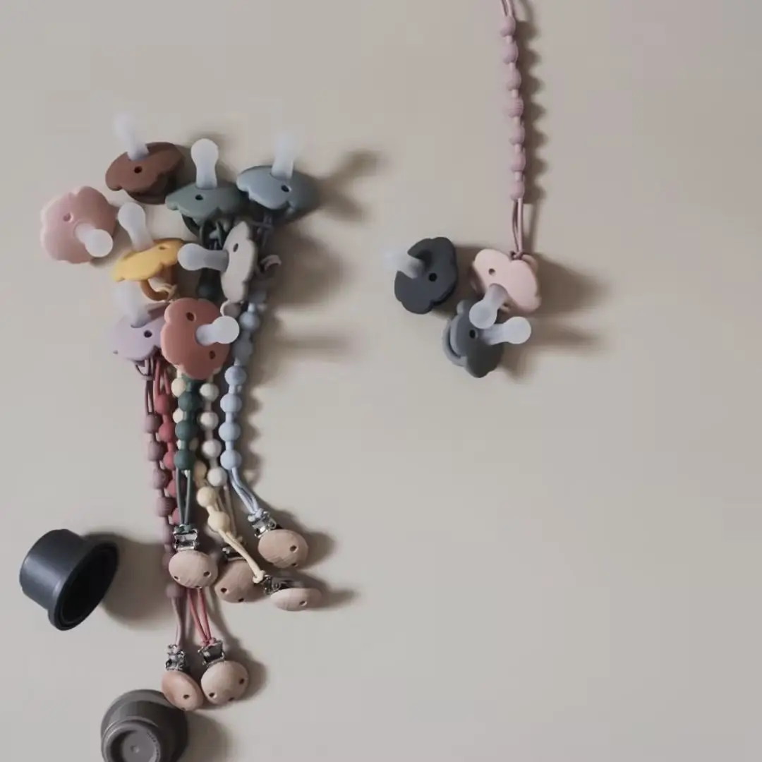 Soothing pacifier anti-chain baby stroller teether anti-loss chain baby silicone pacifier clip toy biting glue lanyard