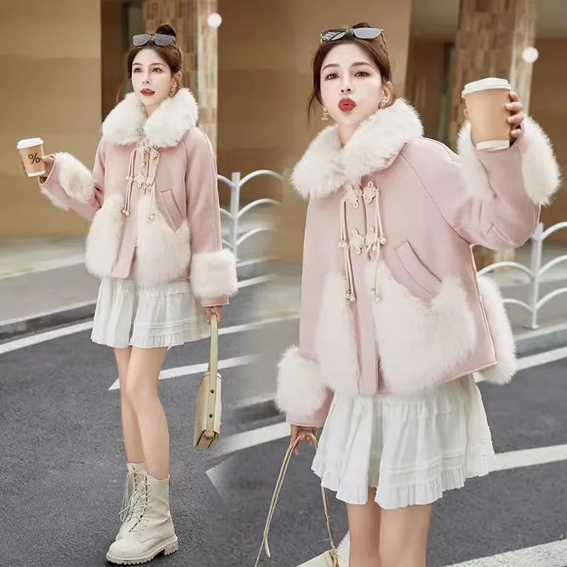 

2024 New Winter Chinese Style Buckle Design Sense Down Jacket Women's Short Fox Fur Coat Light Luxury Loose And Slimming Jackets