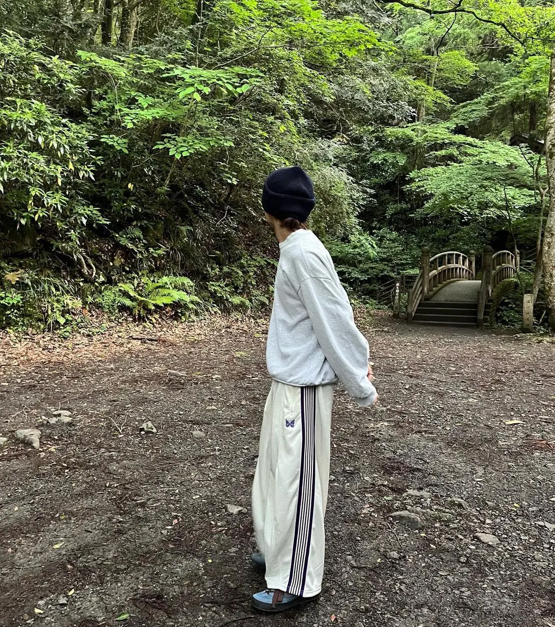 Description Picture 6 of item2024 Oversize White Wide Leg Pants Men Women Blue Embroidered Butterfly Pants Classic Knitted Edge Japan Harajuku Trousers