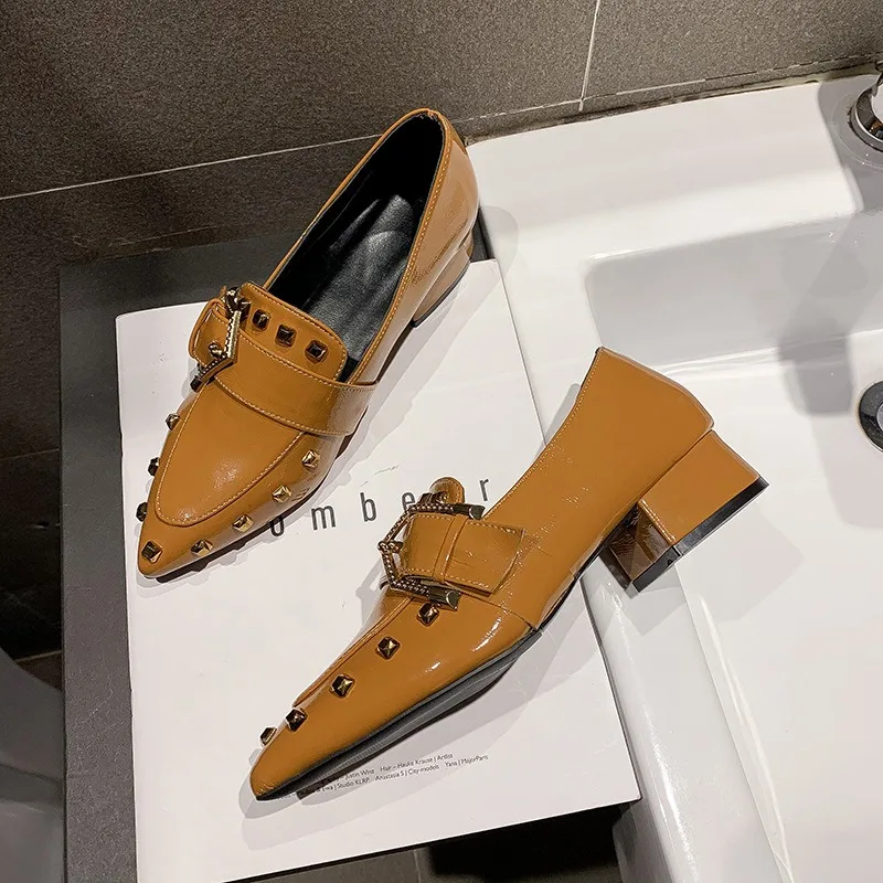 2024 Women's Spring New Rivet Women's Pointed Toe Thick Heels Fashion British Style Loafer Female Slip on Shoes Zapatillas Mujer