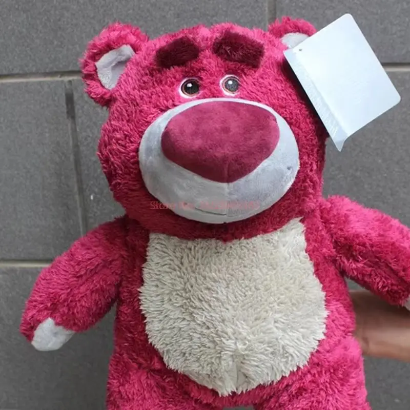 دمية الدب لوتسو الفراولة – ناعمة الملمس (إصدار ديز...