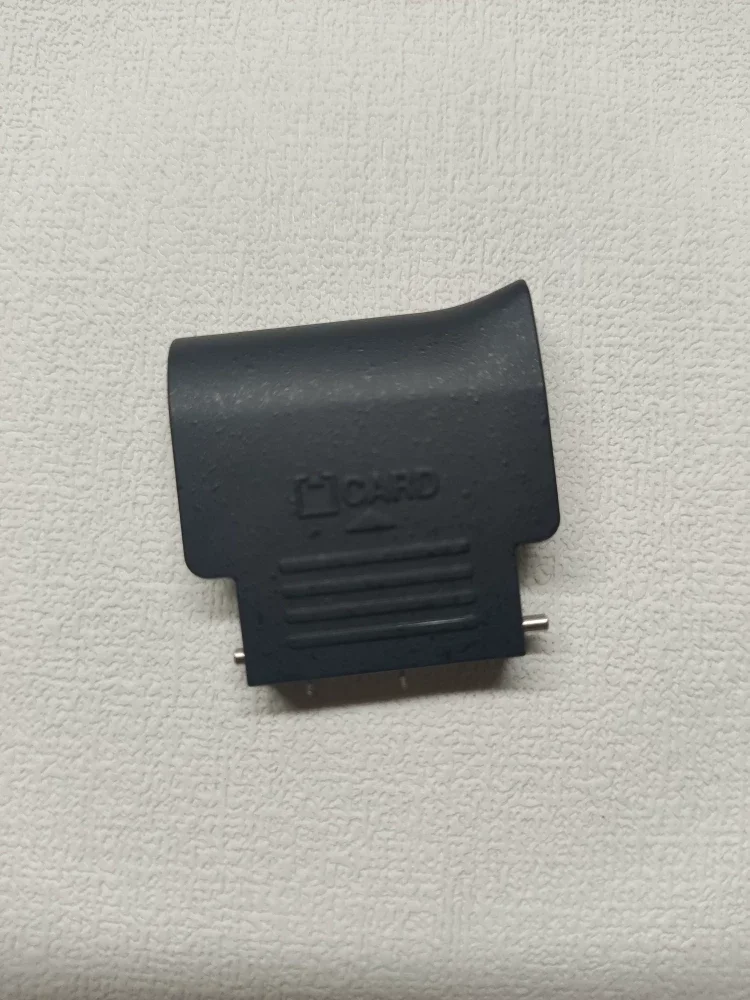 Nikon D3300 및 D3400과 호환되는 카드 슬롯 커버