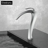 Chrome ทองเหลืองหรูหราห้องน้ํา Vanity ก๊อกน้ําโมเดิร์นดาดฟ้าติดตั้งอ่างล้างหน้าพร้อม Anti-Leak วาล์วเซรามิคร้อน/เย็นควบคุม 2