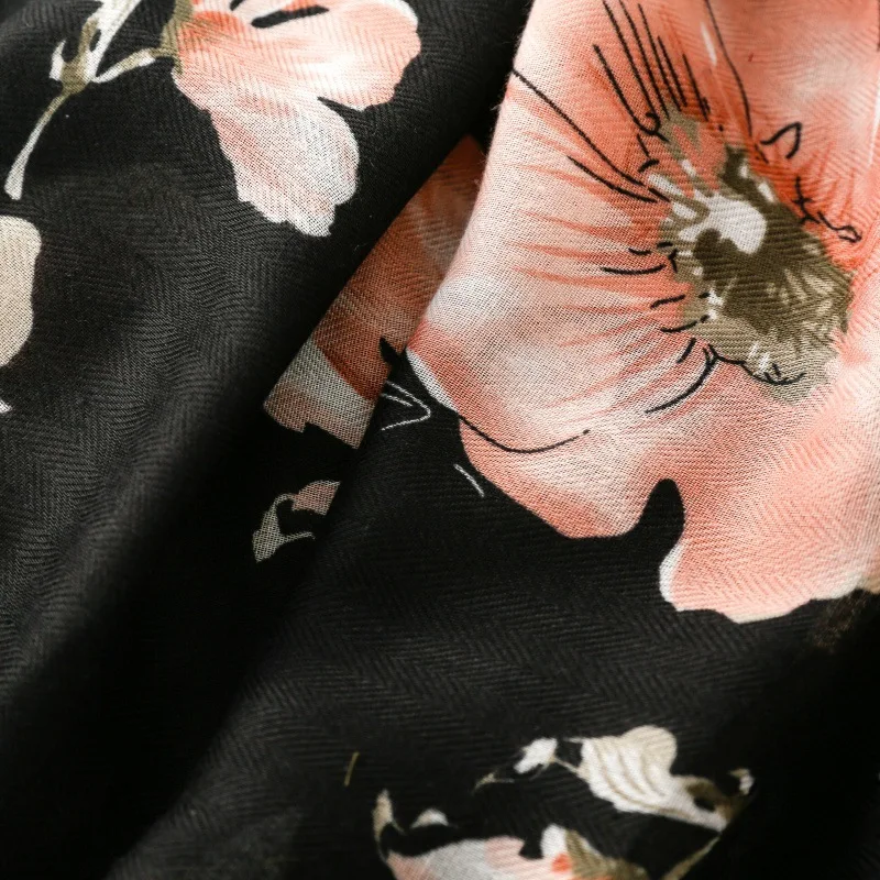 Schwarz-rosa Blumen-Quasten-Viskose-weicher Schal, Boho-Chic, dünne Tücher und Tücher für Damen, perfekt für Reisen und Freizeit, muslimischer Hijab 2025 – Detail 8
