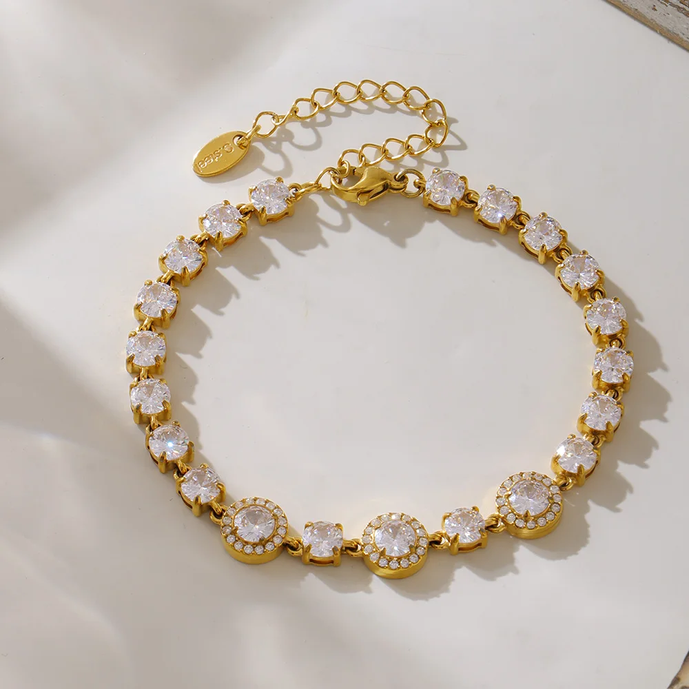 Schönes Tennis-Kettenarmband für Damen, Edelstahl, 18 Karat vergoldet, weißer Zirkon, luxuriöser Schmuck für Bankette und Hochzeiten