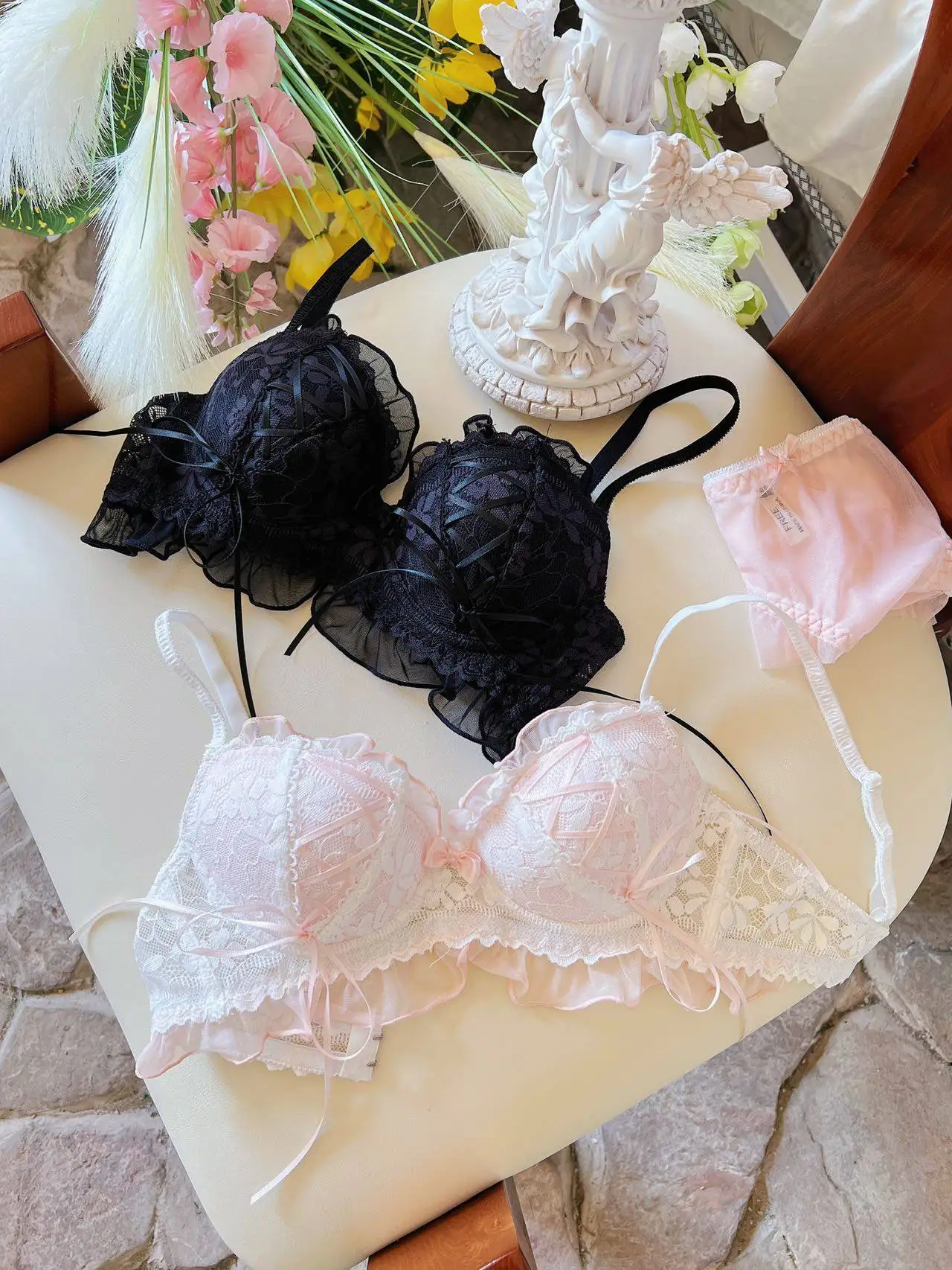 Japanischer Spitzen-dessous-set Mit Kabellosem Push-up-bh_voghion.com